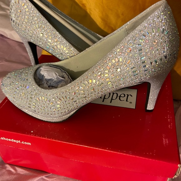 Silver Elegant Heels - Picture 2 of 3